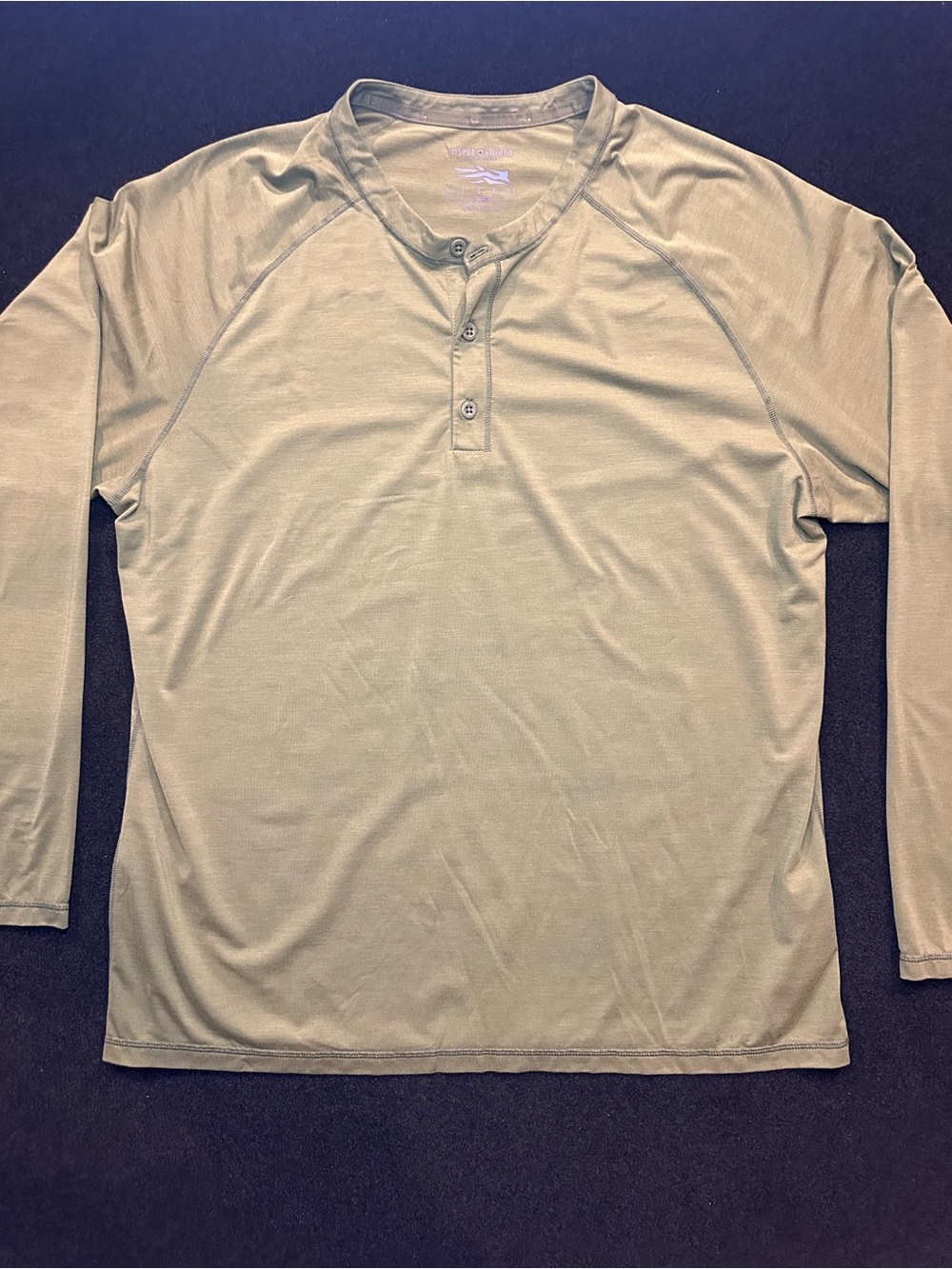Men's Long-Sleeve Henley Shirt in Army Green